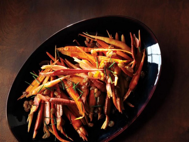 Морковь в винегретной заправке с изюмом и фенхелем