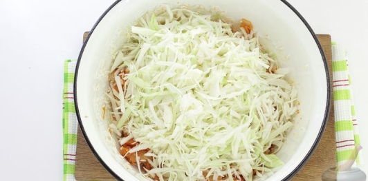 Фаршированные перцы с рисом, капустой и морковью