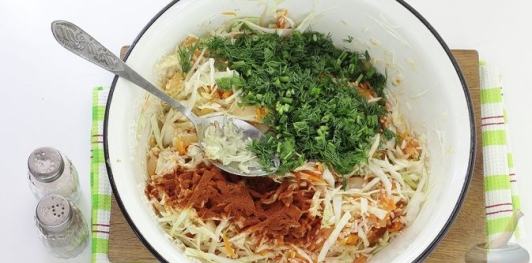 Фаршированные перцы с рисом, капустой и морковью
