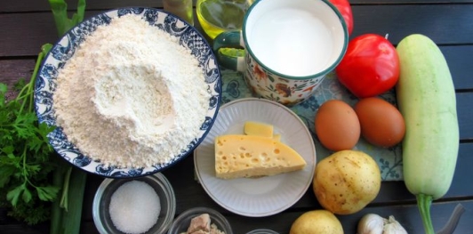 Кабачковые дрожжевые блины с помидорами, картошкой и сыром