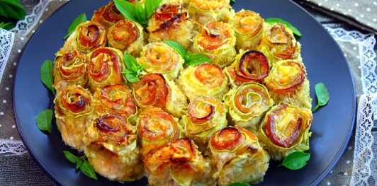 Кабачковые рулетики с колбасой и сыром