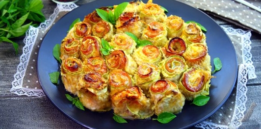Кабачковые рулетики с колбасой и сыром