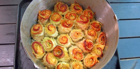 Кабачковые рулетики с колбасой и сыром