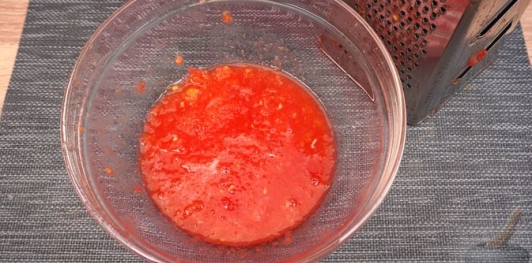 Макароны с помидорным соусом и йогуртом