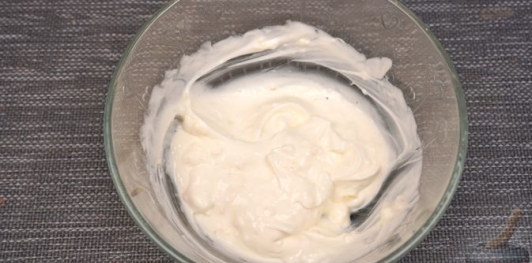 Макароны с помидорным соусом и йогуртом