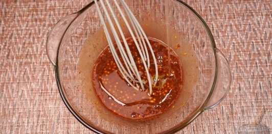 Салат со свёклой, малиной и сыром фета