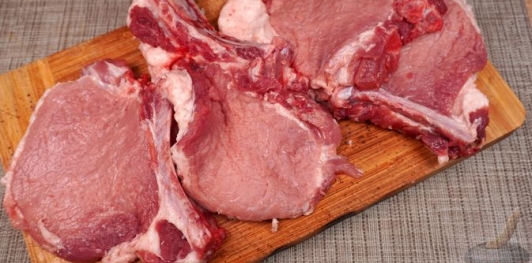 Свиная корейка с сыром и персиками, в духовке