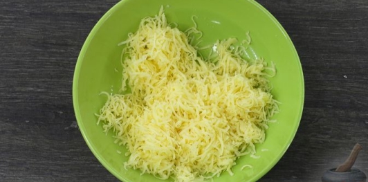 Запеканка из кабачков с помидорами, кукурузой и сыром