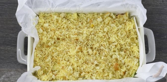Запеканка из кабачков с помидорами, кукурузой и сыром