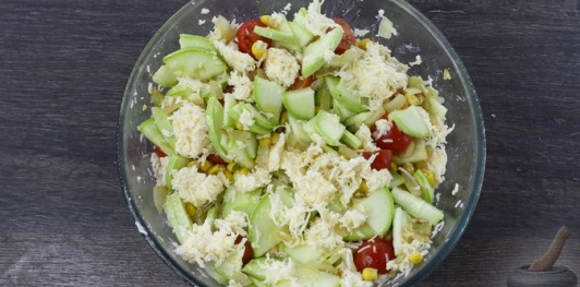 Запеканка из кабачков с помидорами, кукурузой и сыром
