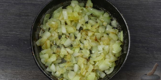 Запеканка из кабачков с помидорами, кукурузой и сыром