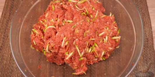 Запеканка из мясного фарша с кабачками
