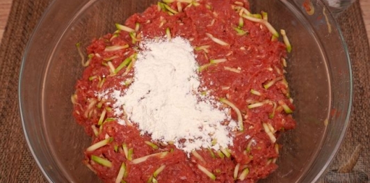 Запеканка из мясного фарша с кабачками