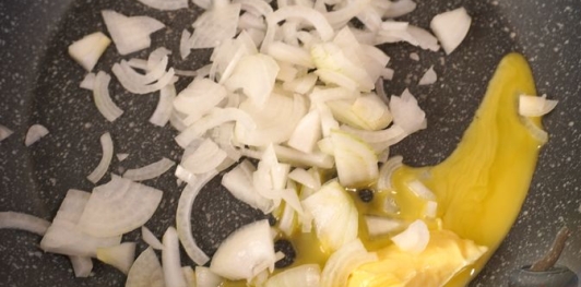 Жареные заварные пирожки-конвертики с ветчинно-луковым бешамелем
