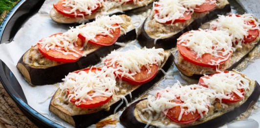 Баклажаны с фаршем, помидорами и сыром, в духовке