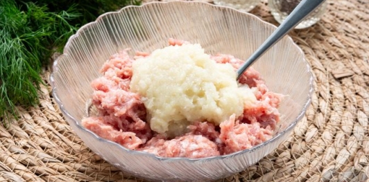 Баклажаны с фаршем, помидорами и сыром, в духовке