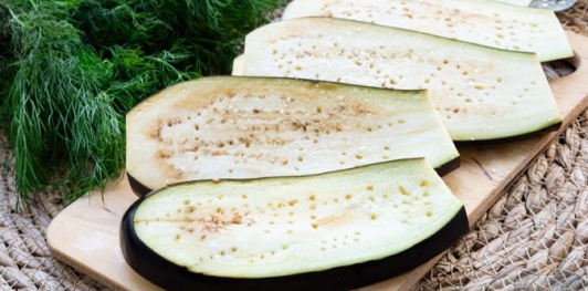 Баклажаны с фаршем, помидорами и сыром, в духовке