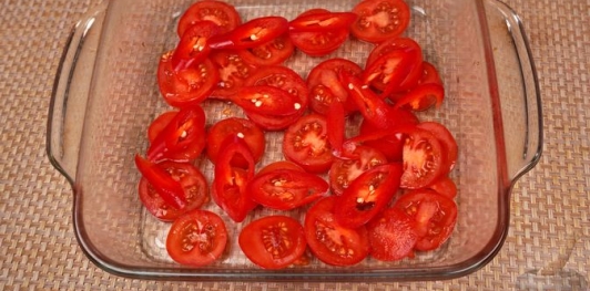 Бараньи рёбрышки, запечённые с помидорами и перцем под острым соусом