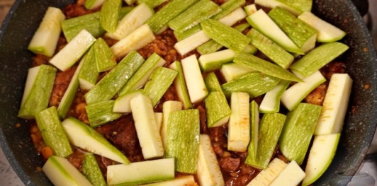 Баранина с кабачками и нутом