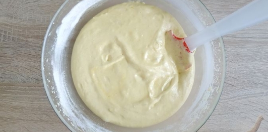 Бисквитный пирог с шоколадной пропиткой и орехами