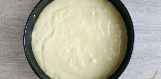 Бисквитный пирог с шоколадной пропиткой и орехами