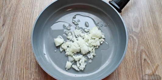 Дрожжевые пирожки с куриными желудочками и кабачками