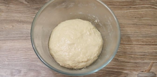 Дрожжевые пирожки с куриными желудочками и кабачками