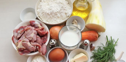 Дрожжевые пирожки с куриными желудочками и кабачками