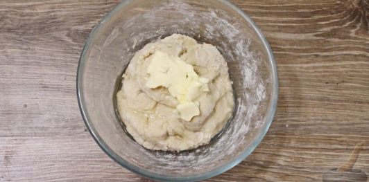 Дрожжевые пирожки с куриными желудочками и кабачками