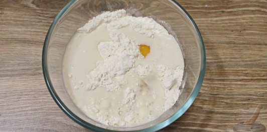 Дрожжевые пирожки с куриными желудочками и кабачками