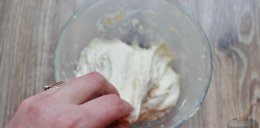 Дрожжевые пирожки с куриными желудочками и кабачками