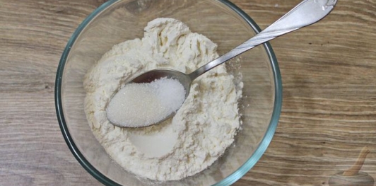 Дрожжевые пирожки с куриными желудочками и кабачками