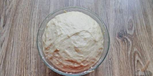 Дрожжевые пирожки с куриными желудочками и кабачками