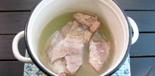 Дрожжевые рулетики с мясной начинкой