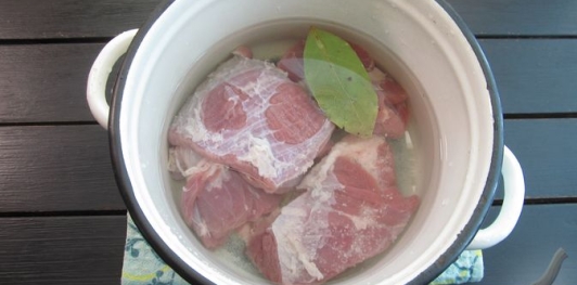 Дрожжевые рулетики с мясной начинкой