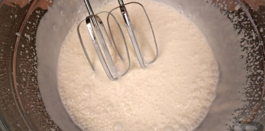 Дынное мороженое со сгущёнкой