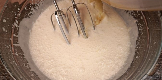 Дынное мороженое со сгущёнкой