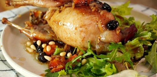 Фаршированные перепела с рисом, инжиром, курагой и кедровыми орехами