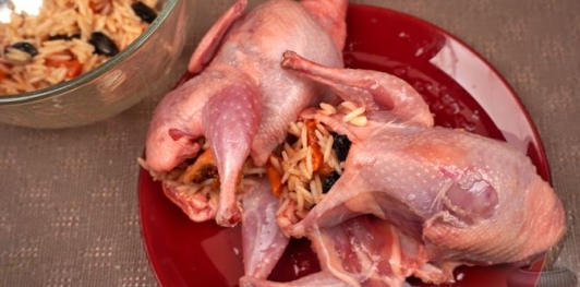 Фаршированные перепела с рисом, инжиром, курагой и кедровыми орехами
