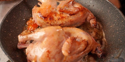Фаршированные перепела с рисом, инжиром, курагой и кедровыми орехами