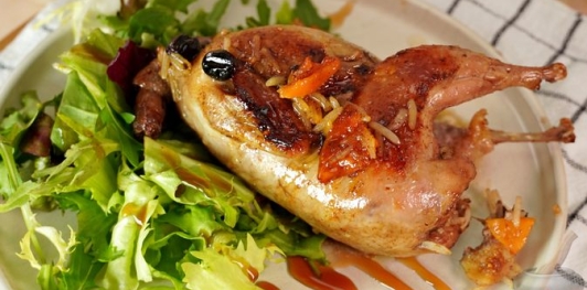 Фаршированные перепела с рисом, инжиром, курагой и кедровыми орехами