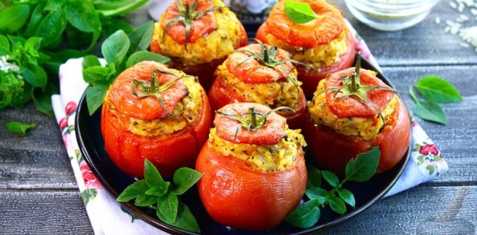 Фаршированные помидоры с курицей и рисом