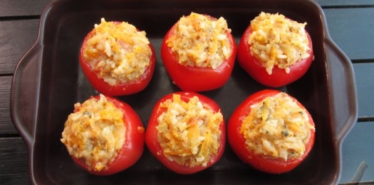 Фаршированные помидоры с курицей и рисом