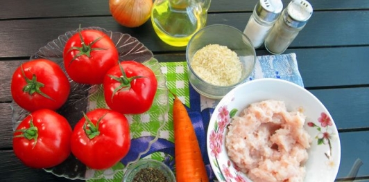 Фаршированные помидоры с курицей и рисом