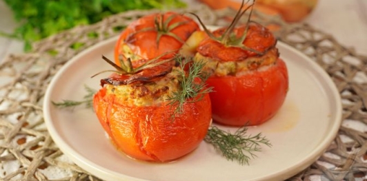 Фаршированные помидоры с мясом, гречкой и сыром