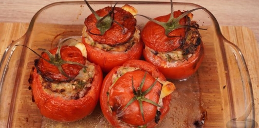 Фаршированные помидоры с мясом, гречкой и сыром