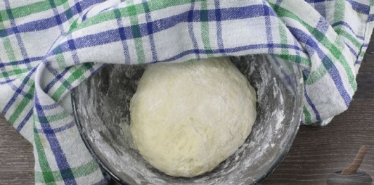 Фокачча с виноградом и розмарином