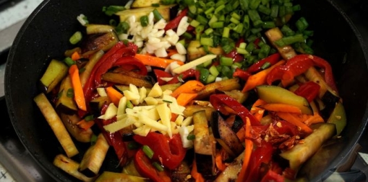 Фунчоза с мясом и баклажанами
