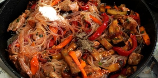 Фунчоза с мясом и баклажанами