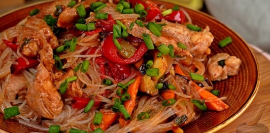 Фунчоза с мясом и баклажанами